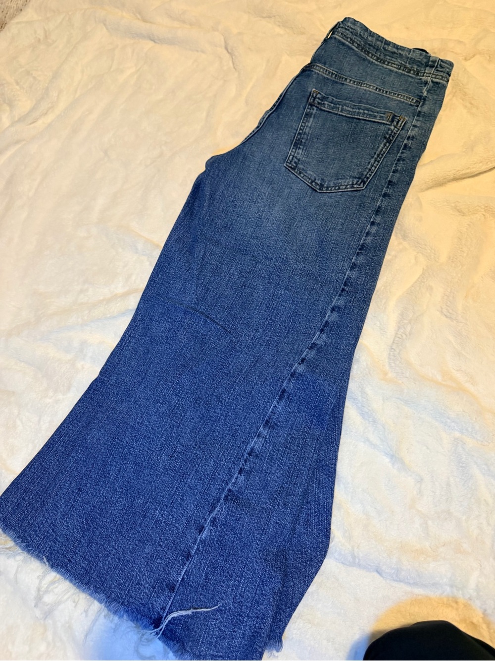 Pilcro Blue Wide-Leg Frayed Hem Jeans - Picture 4 of 12